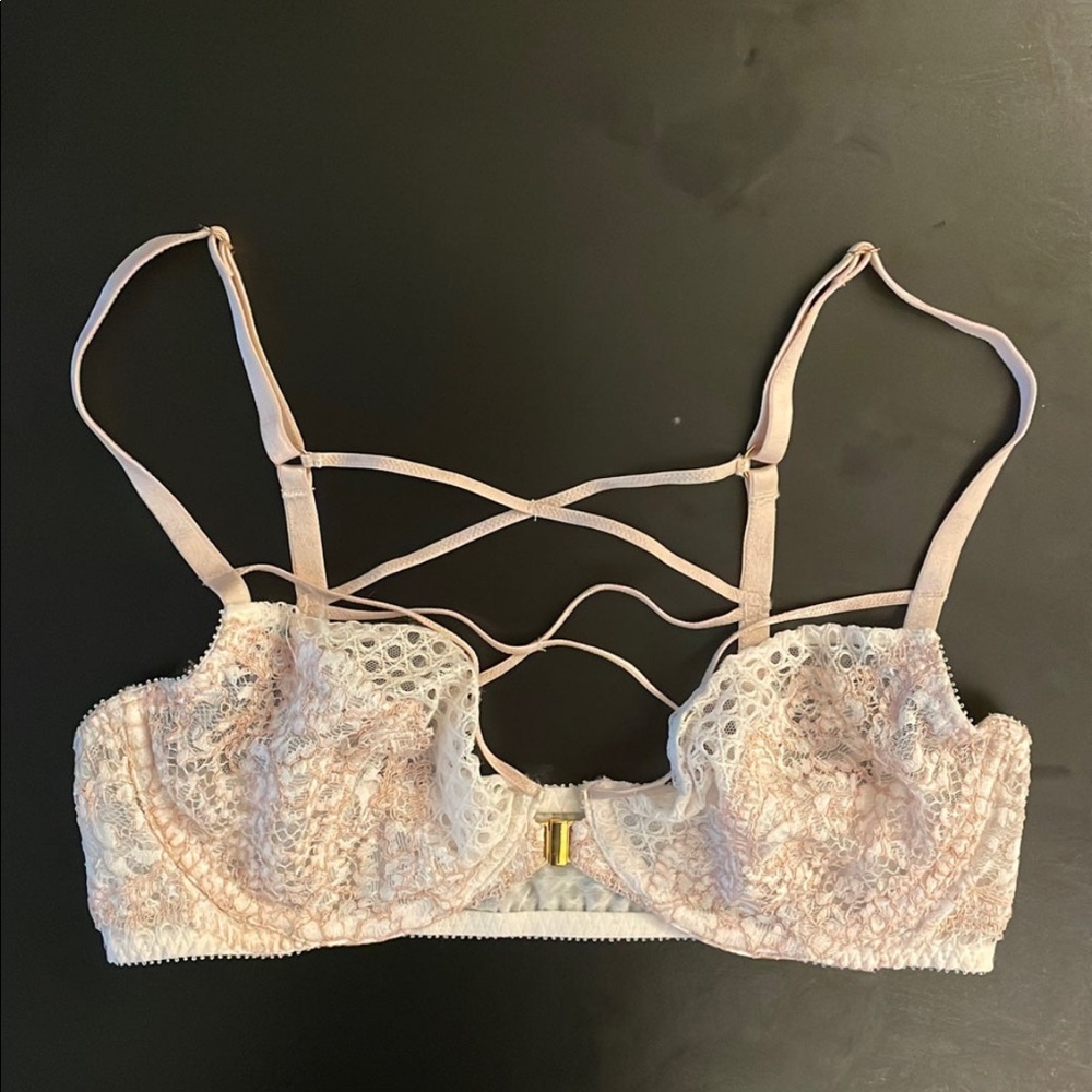 Victoria’s Secret Lace Ladder back front close bra